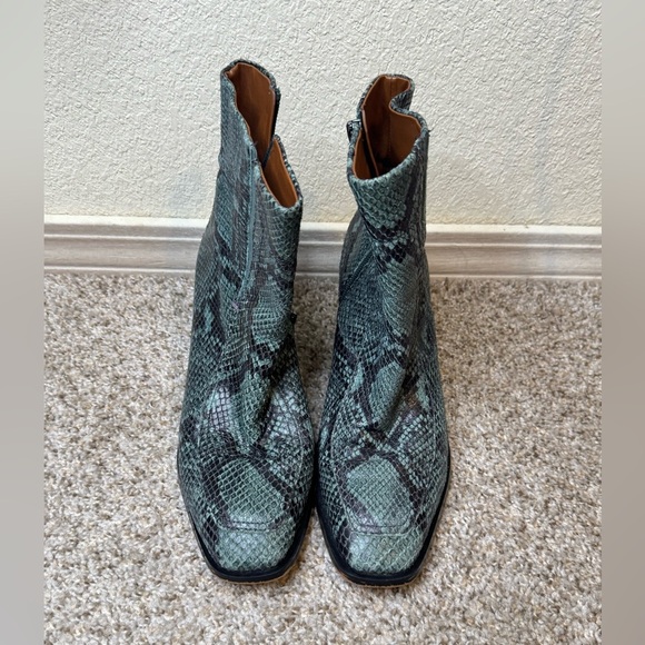 3/$30 Sarto Green Python Snake Print Leather Ankle Boots with Chunky Block Heels - Picture 2 of 13